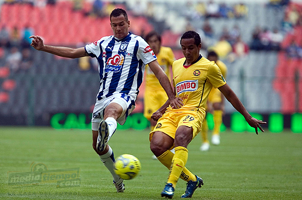 Blas Pérez también entró a complicar a Jean Beausejour.