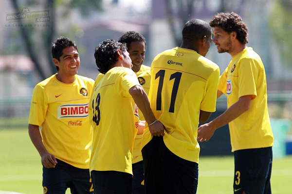 Buen ambiente en Coapa tras la presentación de Ramírez.
