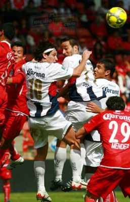 Cada balón se disputó con mucha intensidad.