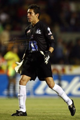 Cirilo Saucedo, de buen partido, celebra el triunfo de su equipo.