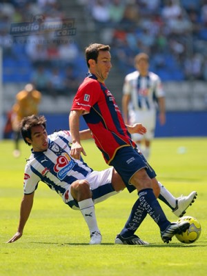 Correa mandó en el medio campo.