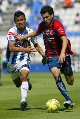 Daniel Arreola pelea de cerca con Víctor Mañón.