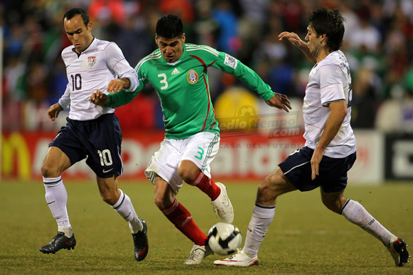 Dos contra uno ante Salcido.