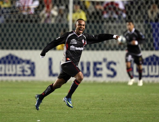 Edgar Pacheco feliz con su diana.