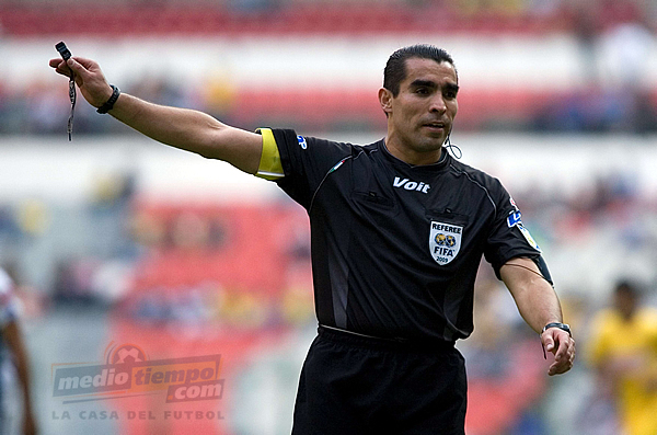 El silbante Marco Antonio ';Chiquimarco'; Rodríguez tuvo un buen desempeño.