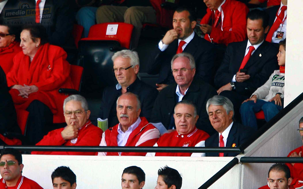 El técnico de la Selección Mexicana, Sven-Göran Eriksson, estuvo presente en este cotejo.