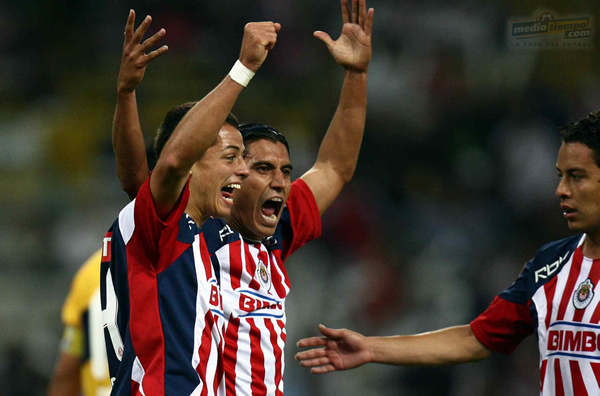 En el último gol de Chivas, ';Venado'; llega a línea de fondo, manda un buen centro y Hernández mete un testarazo al fondo de las redes.