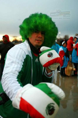 En guardia la afición mexicana, que es mayoría en Columbus.