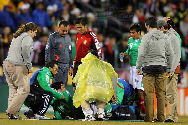 Este fue el momento en el que Nery tuvo que salir por un tirón.