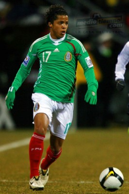 Giovani dos Santos volvió a iniciar en el Tri.