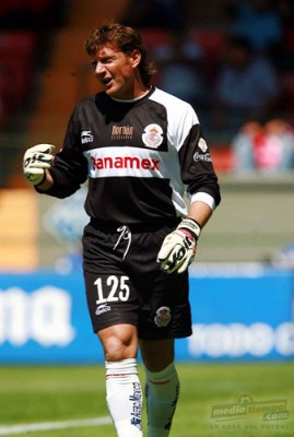 Hernán Cristante no pudo evitar que su portería cayera ante Claudio Graf.