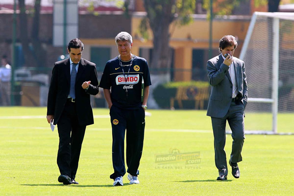 De inmediato, Jesús Ramírez se puso los pants y se entregó al trabajo.