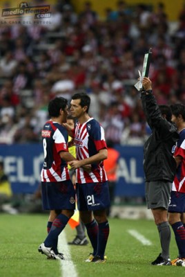 Jared Borgetti ingresó al 75'; por Marco Jhonfai Fabián de la Mora.