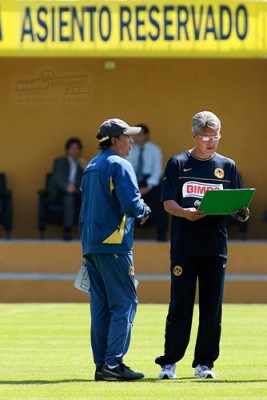 Jesús Ramírez, de inmediato se entregó al trabajo en cancha.