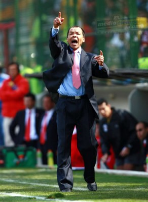 José Guadalupe Cruz se mostró nervioso en los minutos finales del partido.