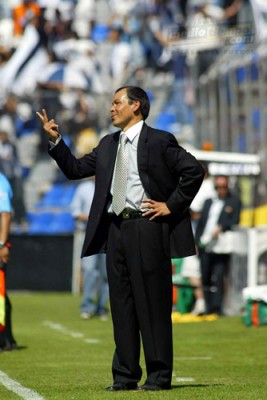 José Guadalupe Cruz vivio intensamente el encuentro desde su área técnica.