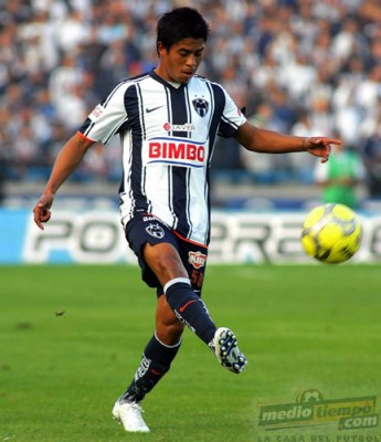 Juan Carlos Medina debutó con Rayados pero salió expulsado al 45';.