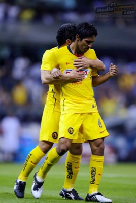 Juan Carlos Valenzuela marcó el 1-1 al minuto 43 de cabeza a pase de Pável Pardo.