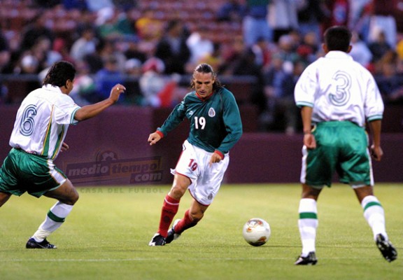 2002, juego amistoso en San Francisco, México 1-0 Bolivia. Gabriel Caballero, el primer naturalizado en un Mundial.