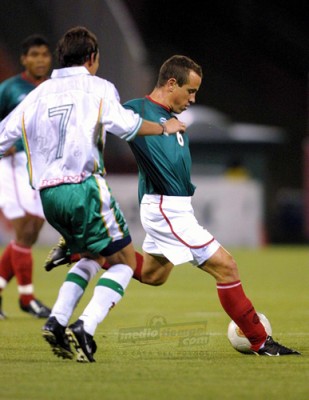 2002, juego amistoso en San Francisco, México 1-0 Bolivia. Gerardo Torrado en plenitud.