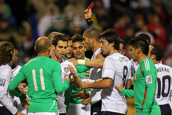 La jugada clave del juego fue la falta de Márquez a Howard que provocó su expulsión.