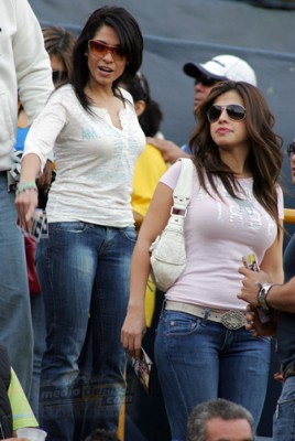 La belleza regiomontana en la tribuna.