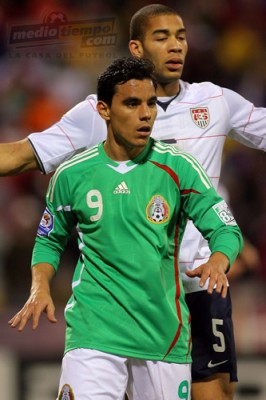 La diferencia de altura entre Omar y Onyewu es notoria.