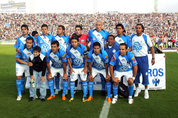 La Franja se toma la tradicional foto de equipo.