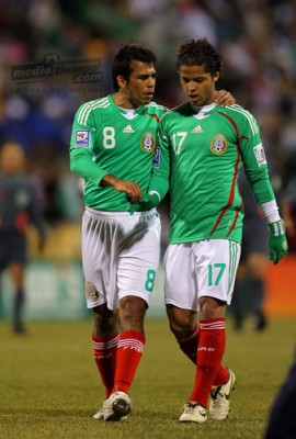 La primera parte acabó y Pável le daba consejos a Gio.