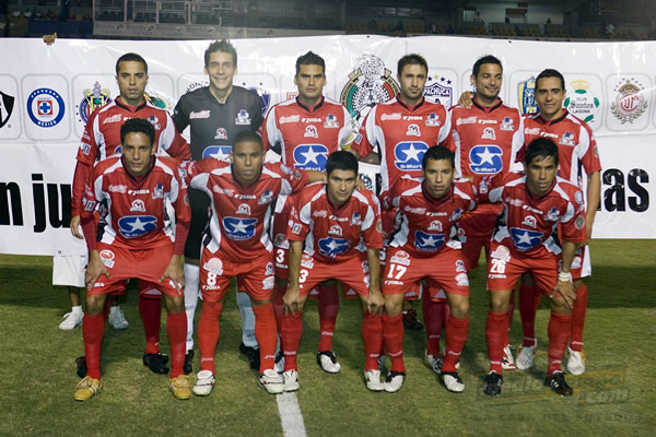 La visita de Indios al Tres de Marzo fue plasmada por los fotógrafos.