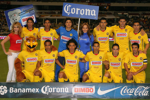 Las Águilas del América son retratadas minutos antes del inicio del encuentro.