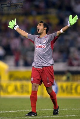 Luis Ernesto Michel festeja el primer tanto rojiblanco.