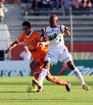 Malher Tressor Moreno fue amonestado al 64';.