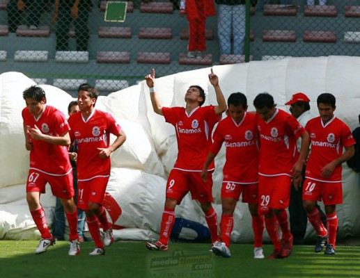 Mancilla festeja su gol.