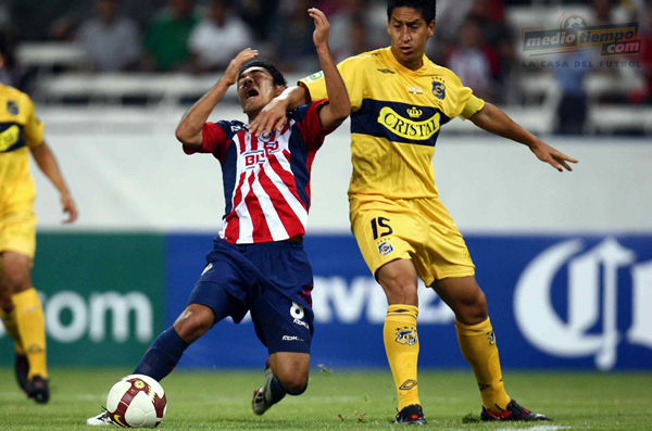 Marco Fabión cayó de dentro del área chilena.