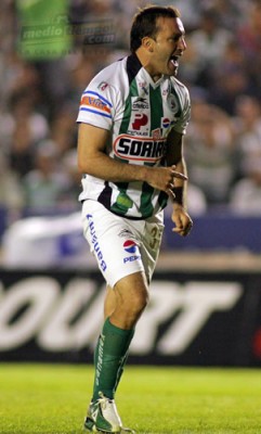 Matías Vuoso se perdió una jugada clara del gol en los primeros minutos de juego.