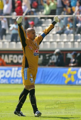 Miguel Calero festeja emocionadamente el gol que significó el empate ante Atlante.