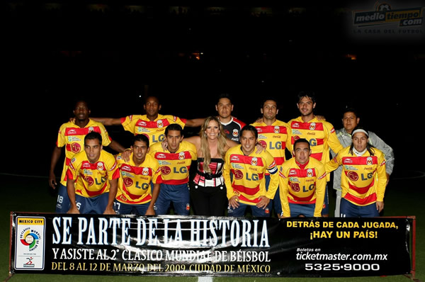 Monarcas Morelia es retratado antes del inicio del partido.