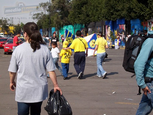 Nadie quería quedarse afuera del estadio.