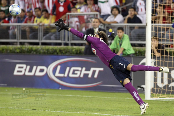 Ochoa detuvo casi todo los embates del rival.