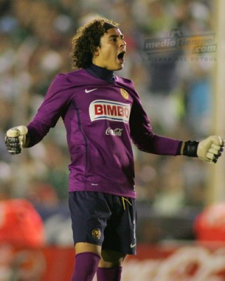 Ochoa festeja el gol americanista.
