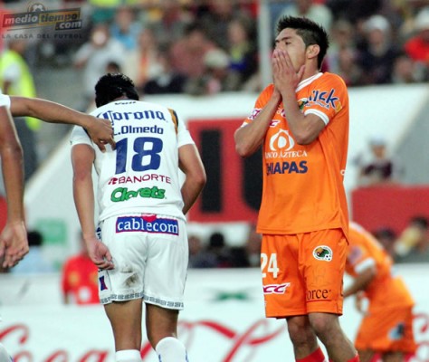 Oribe Peralta lamenta la derrota.