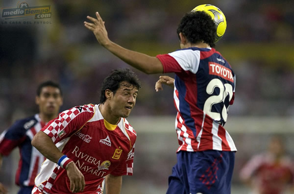 Partido peleado entre Chivas y Tecos.