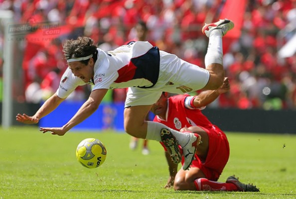 Pereyra sufrió un duro golpe al recibir una falta de Da Silva.