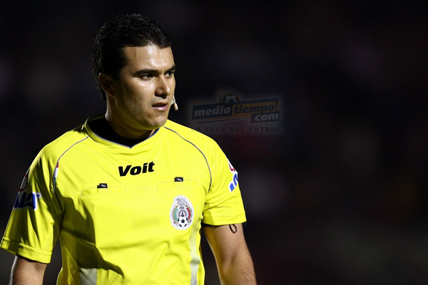 Ricardo Arellano dirigió el primer duelo del Clausura 2009.
