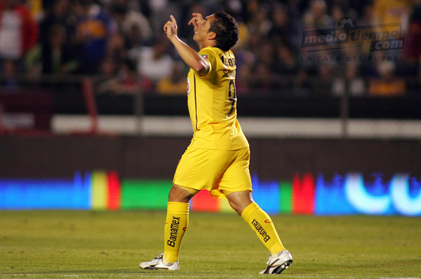 Salvador Cabañas festeja el primer tanto americanista al minuto 27.
