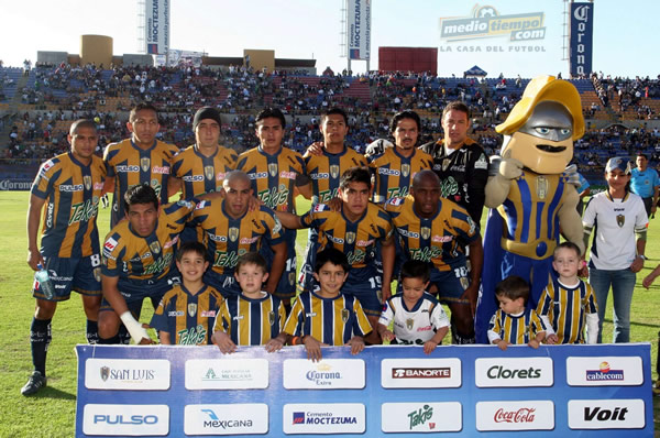San Luis posa para la tradicional foto de equipo.