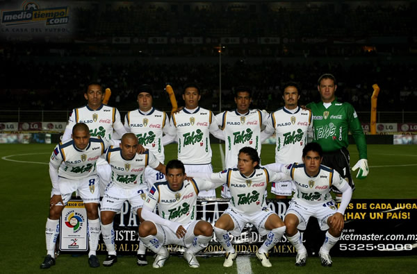 San Luis se toma la tradicional foto de equipo.