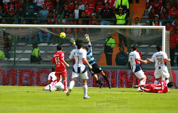 ';Sinha'; culminó una gran jugada con un golazo.
