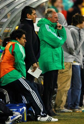 Sven-Göran Eriksson busca soluciones.